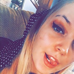 Meet your Posher, Ainsley